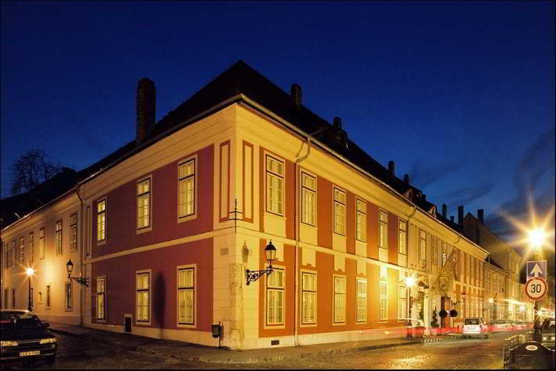 St. George Residence Budapeste Exterior foto
